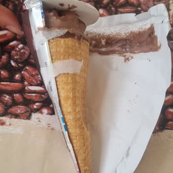 Sakarya Karasu'da Hakmar Markette Son Kullanma Tarihi Geçen Dondurma
