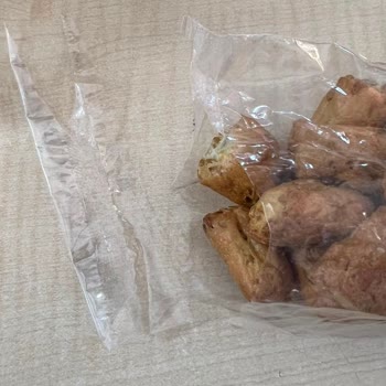 Carrefour SA Plastik Kokulu Galeta Ve Eksik Son Kullanma Tarihi