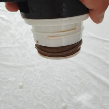 Thermos Kapak Contası Sızdırıyor, Eşyalarımı Islatıyor Ve Yanma Riski Oluşturuyor