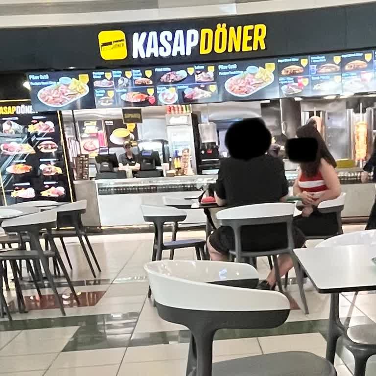 Cevahir AVM Kasap Döner Şubesinde Çalışanın Saygısız Ve İlgisiz Tutumu
