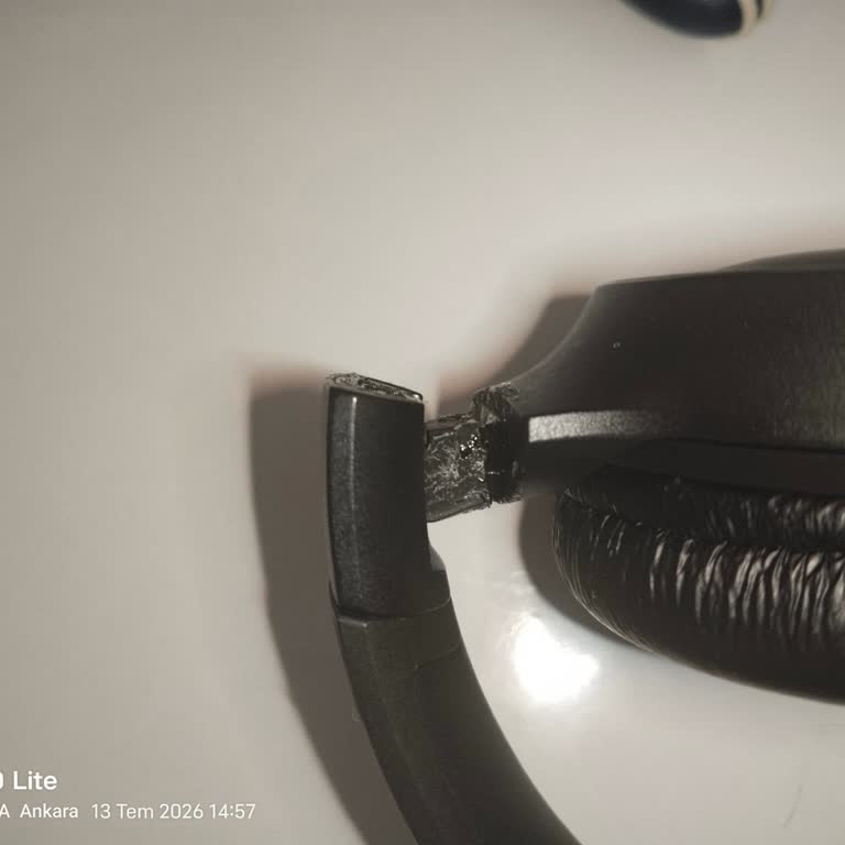 JBL BT 560 Kulaklığın Baş Bandı Ani Kırıldı Ücretsiz Tamir Talebi