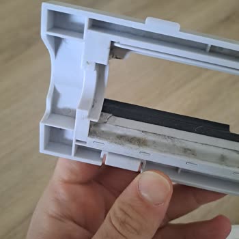 Roborock Garanti Kapsamındaki Robot Süpürge Fırça Kapağı Kendiliğinden Kırıldı