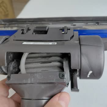Dyson Big Ball Başlığı Normal Kullanımda Kırıldı, Garanti Kapsamında Değişim İstiyorum