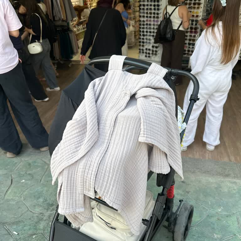 Bebek Arabasıyla İçeri Giriş Reddedildi Mağaza Personelinin Açıklamasız Tutumu