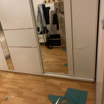 Modalife Gardırop Aynası Düşüp Kırıldı, Güvenlik Riski Ve Cevapsızlık