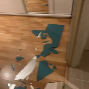 Modalife Gardırop Aynası Düşüp Kırıldı, Güvenlik Riski Ve Cevapsızlık