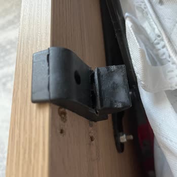 Sandıklı Bazada Sürekli Gıcırtı, Servis Çözüm Sunamıyor