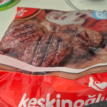Keskinoğlu Köftesinde Metal Parçası Güvenlik Endişesi