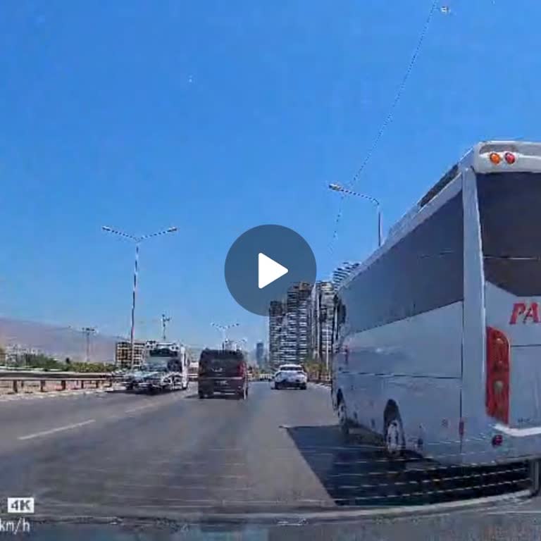 Mürselpaşa Bulvarı’nda Midibüs Sıkıştırması Güvenliğe Tehdit