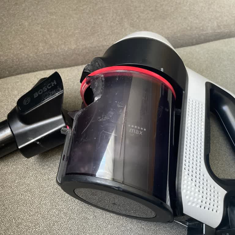 Bosch Dikey Süpürge Toz Haznesi Kendi Kendine Kırıldı Garanti Kapsamı İstiyorum