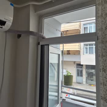 Arçelik Yetkili Servisi Kolon Ve Balkon Camına Zarar Verdi, Çözüm Bekliyor