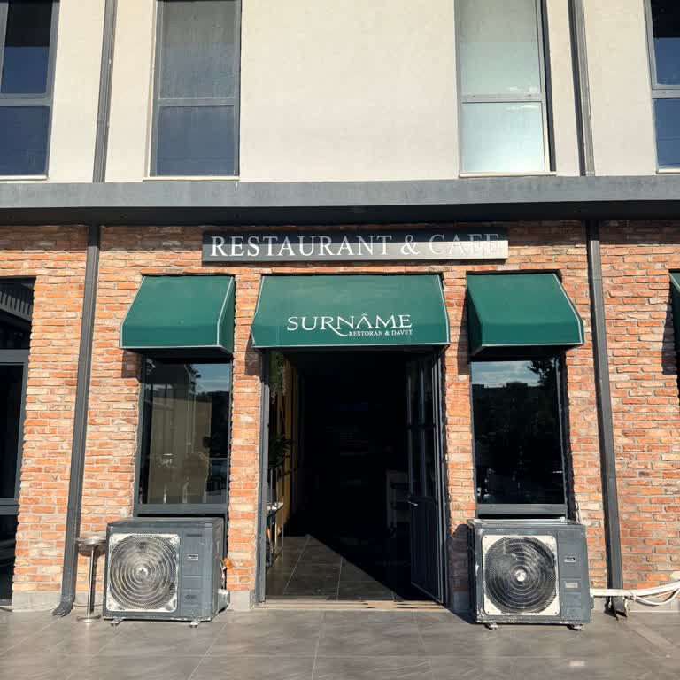Surname Restoran Çalışanın Kaba Tavrı