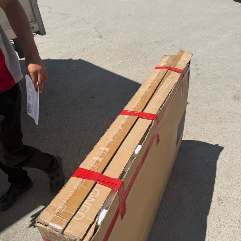 Horoz Lojistik'ten Gelen TV'de Kutu Açılmış, Hasar Ve Parça Eksikliği