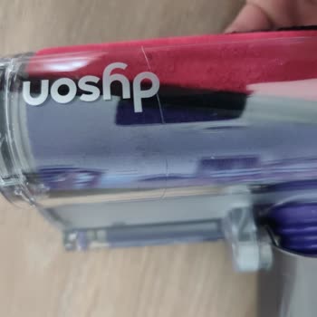 Dyson Süpürge Başlığındaki Çatlak İçin Ücretsiz Değişim Talebi