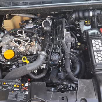 Renault Yetkili Servis Aracımı Yağ Lekeleriyle Bıraktı