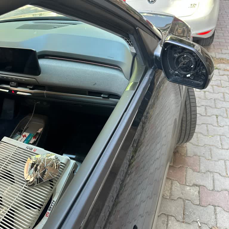 Yan Ayna Kırığı İçin 3 Gün Servis Bekletme Ve İkame Araç Reddi