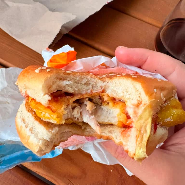 Elazığ Burger King Şubesinde Chicken Burger'de Kemik Parçası Tespit Edildi