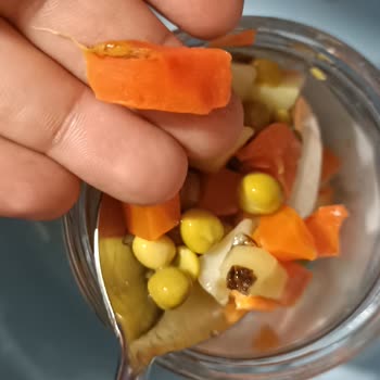 A101 Sağlık Riski Oluşturan Garnitürde Soyulmamış Sebzeler Ve Yabancı Cisimler