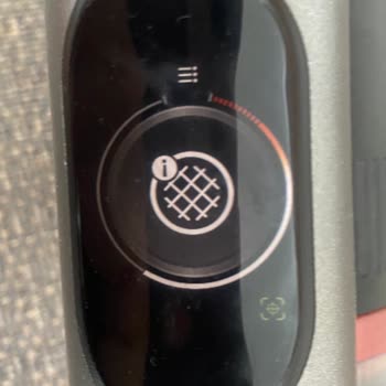 Philips 8000 Dikey Süpürge Sürekli Hata Veriyor Ve Tozları Döküyor