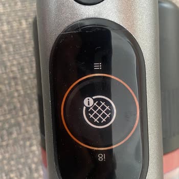 Philips 8000 Dikey Süpürge Sürekli Hata Veriyor Ve Tozları Döküyor