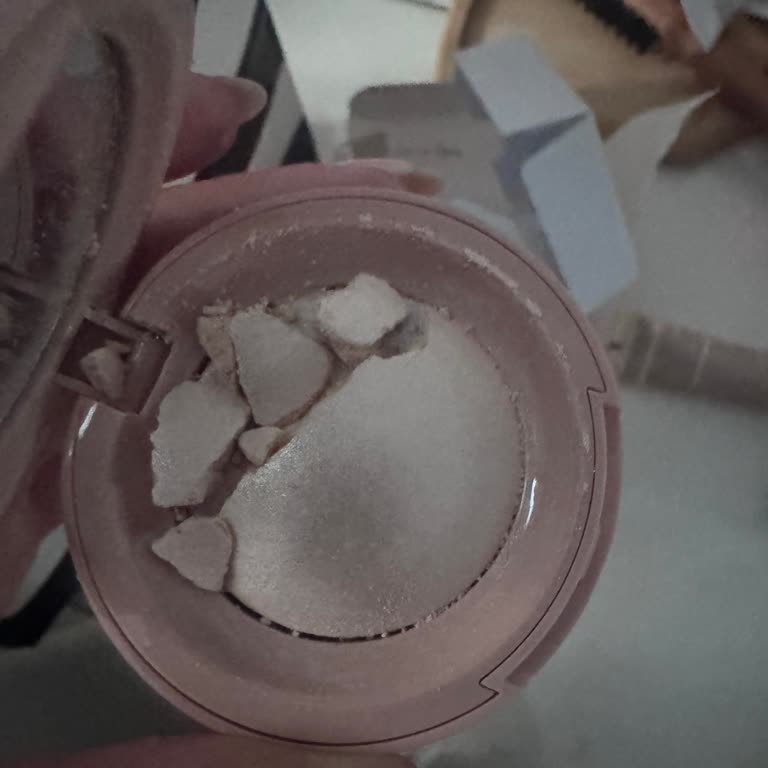 Sephora’dan Alınan Rare Beauty Highlighter Kırık Ve Kullanılamaz