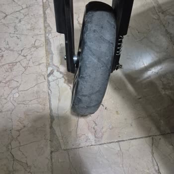 E-Bebek’ten Alınan Bebek Arabası Tekerinin Kısa Sürede Kırılması