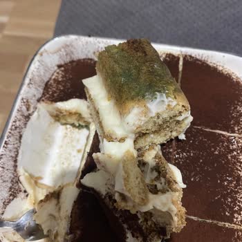 Sinangil Lady Fingers Bisküvi Sonrası Tatlıda Yeşil Renk Ve Eksik Son Kullanma Tarihi