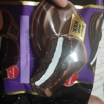 Bozulmuş Renk, Ekşi Tat Ve İçinde Kurtlanma Bulunan Luppo Sandviç Kek Şikayeti