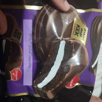 Bozulmuş Renk, Ekşi Tat Ve İçinde Kurtlanma Bulunan Luppo Sandviç Kek Şikayeti