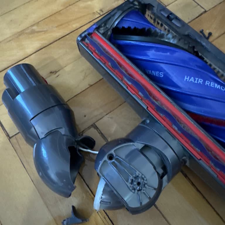 Dyson V11 Başlık Parçasındaki Kırık Ve Yedek Parça Talebi