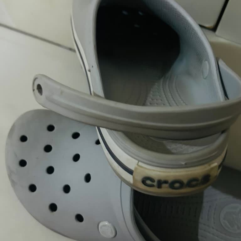 Crocs Terlikte Bağ Koptu, Kullanım Süresi Çok Az