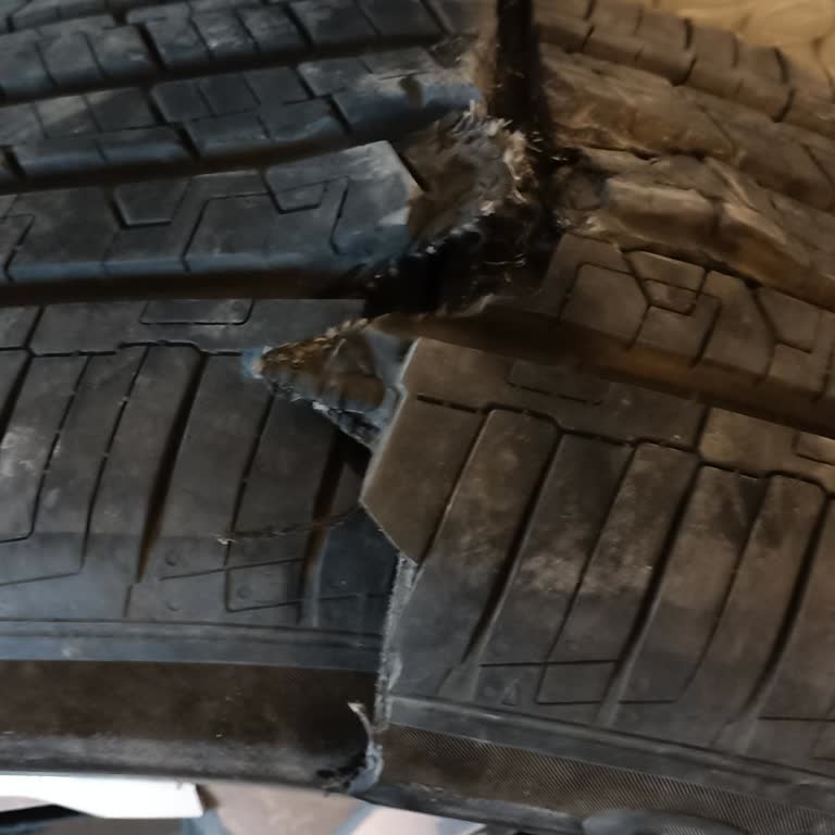 Yeni Lastikte Tel Kırılması Ve Yırtılma, Güvenliğimi Tehlikeye Attı