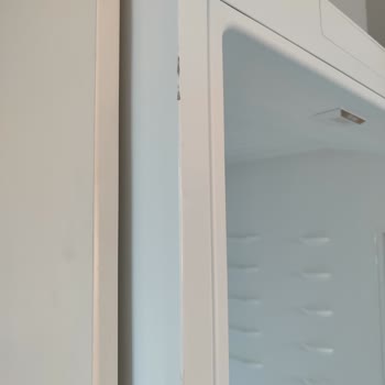 Hasarlı Buzdolabı Teslimi, Teşhir Ürünü Teklifi Ve Bayi Oyalaması