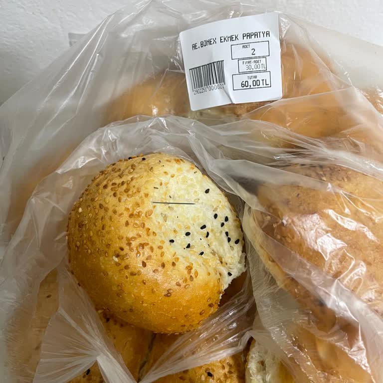 Çelikkayalar Market Ekmeğin İçinden Batırılmış Şekilde İğne Çıktı