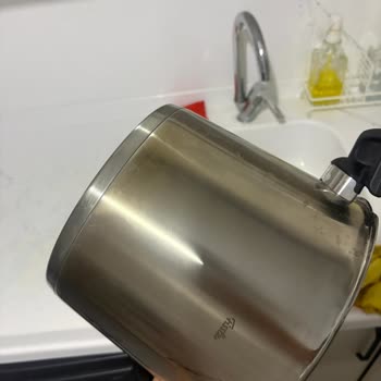 Fissler Vitaquick Düdüklü Tencerenin İlk Kullanımda İçinde Lekeler Ve Dışında Kararmalar