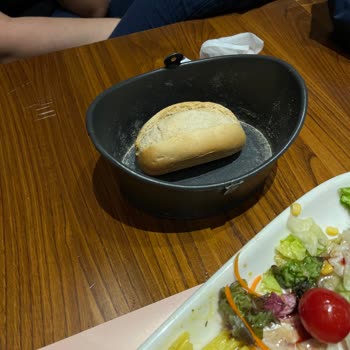 Tavuk Dünyası Tema Şubesinde Yetersiz Porsiyon, Soğuk Ve Bayat Yemek Şikayeti
