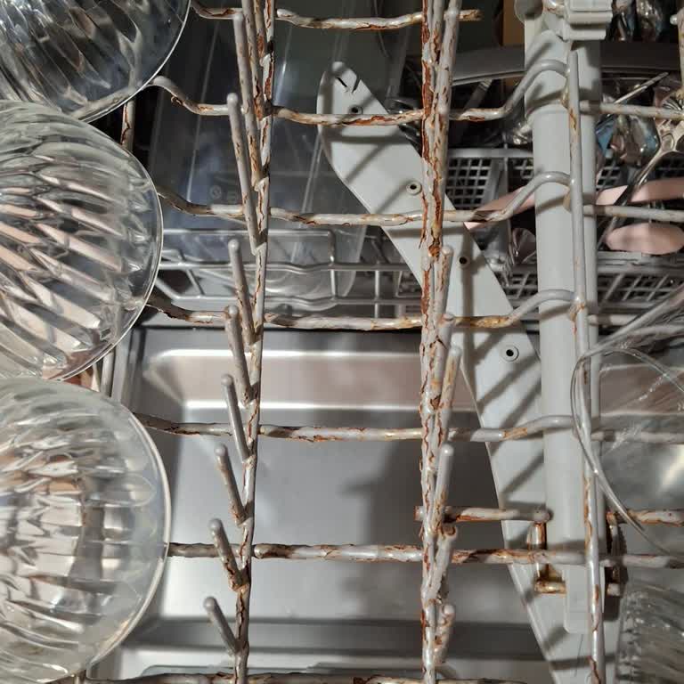 Kumtel Bulaşık Makinesinin Sepetleri Paslanıyor, Servis Yanıt Vermiyor