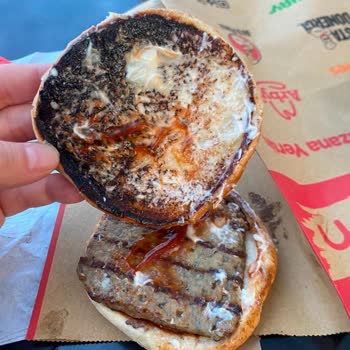 Burger King Şubesinde Yanmış Hamburger Şikayeti