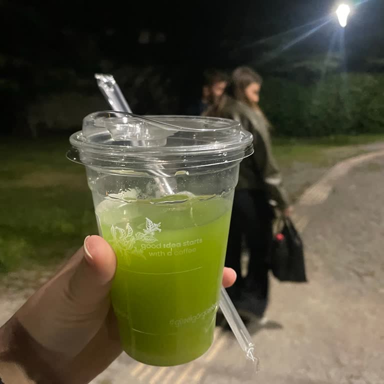 Büyük Boy Ücretine Su İlavesiyle Yarım Dolu Küçük Bardak