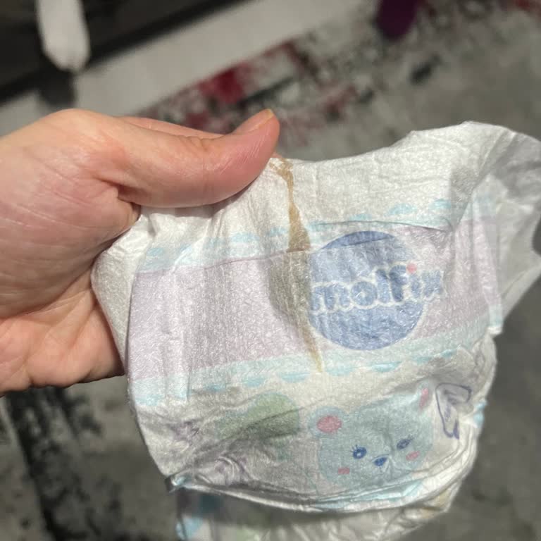 Molfix 5 Numaralı Bebek Bezinde Kahverengi Yapışkan Madde Tespit Edildi, Hijyen Şikayeti