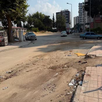 Mezitli Mahallesinde Bozuk Yol, Çevre Kirliliği Ve Sağlık Riski