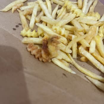 Şırnak Burger King'den Gelen Yanmış Ve Bayat Ürünler Çocuğumuzda Zehirlenmeye Yol Açtı