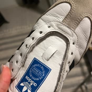 Adidas Samba Ayakkabısında Kırışıklık Ve Logo Sökülmesi