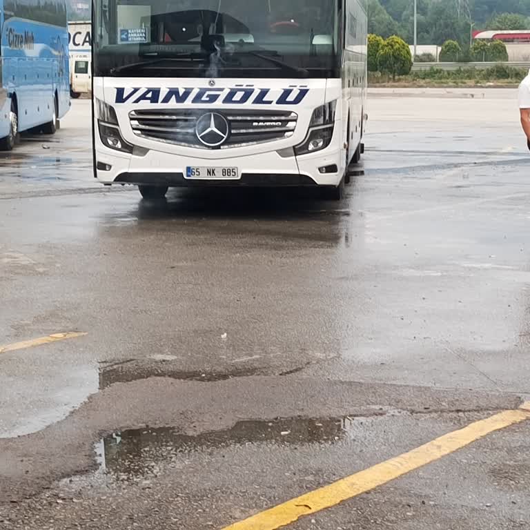Otogara Girmeyen Otobüs Ve Şoförün Kaba Davranışı