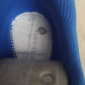 Intersport Sadece Bir Gün Giyilen Nike Kramponunda Fabrikasyon Hatası: