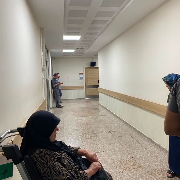 Samsun Bafra Devlet Hastanesi Polikliniklerinde Yetersiz Sandalye Sayısı Yaşlıları Mağdur Ediyor