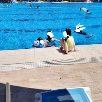 Ramada Plaza By Wyndham Silivri Havuza Günlük Kıyafetlerle Girilmesi