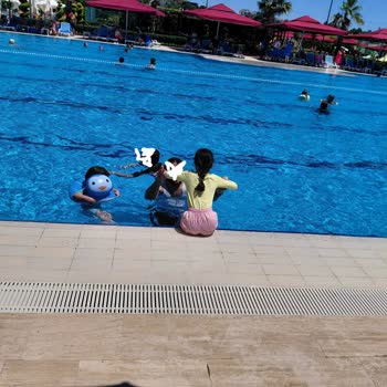 Ramada Plaza By Wyndham Silivri Havuza Günlük Kıyafetlerle Girilmesi
