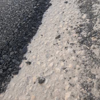 Garaj Girişi Asfalt Basamağı Haline Geldi, Araç Girişi Zorlaşıyor