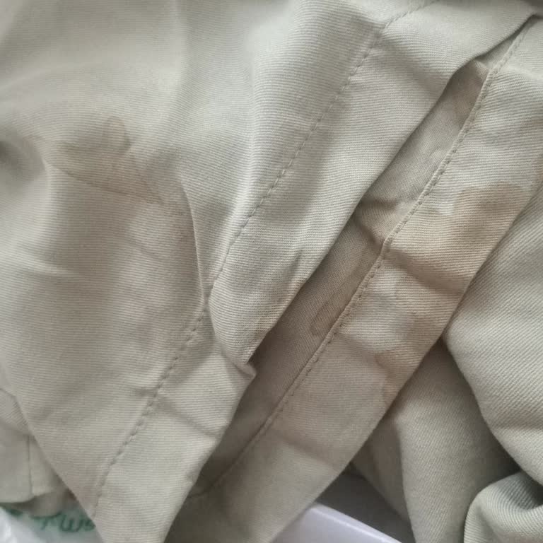 Kan Gibi Leke Görülen Pantolon İçin Acil İade Talebi